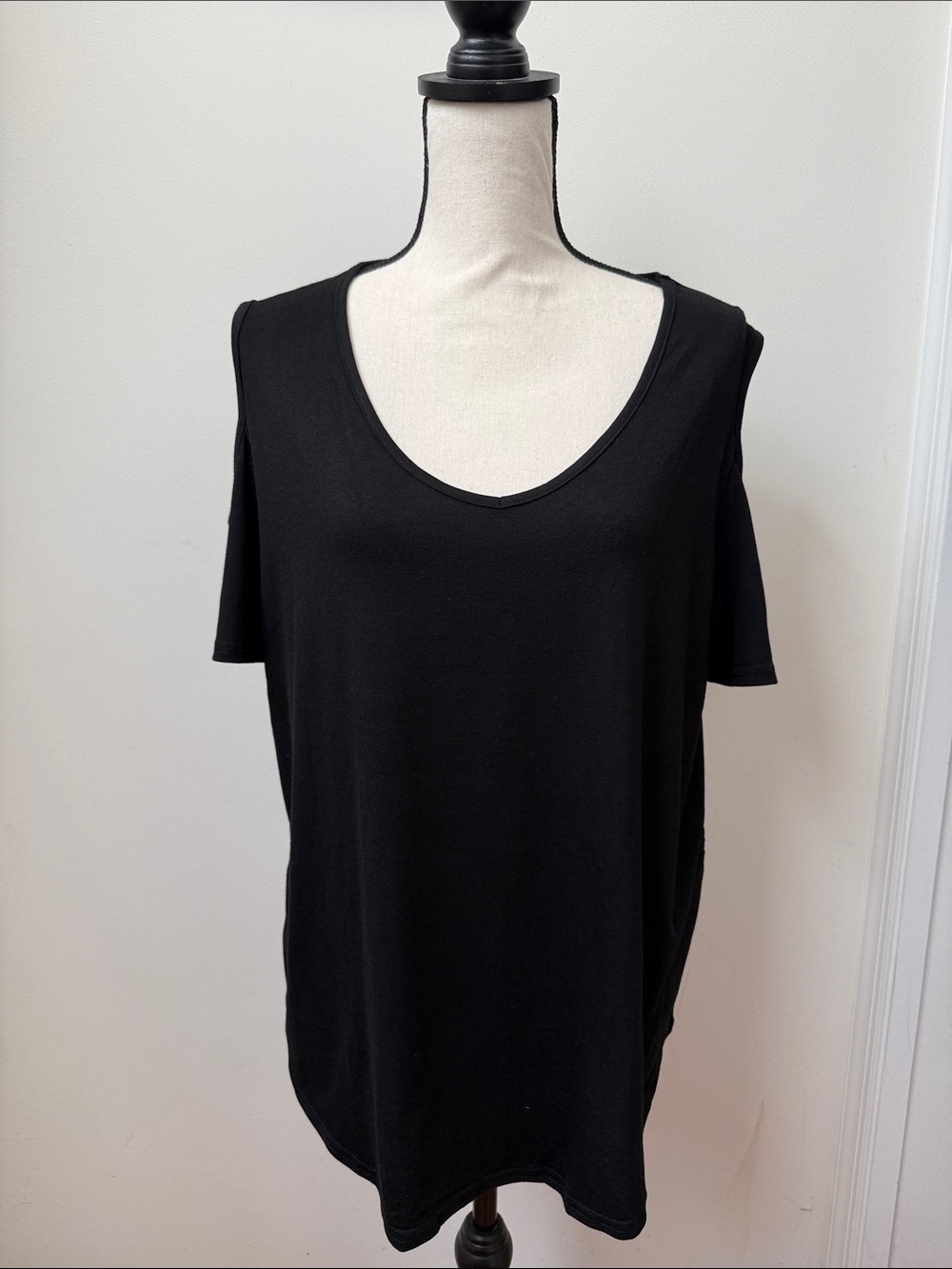 Women's Black Cold Shoulder Short Sleeve Top